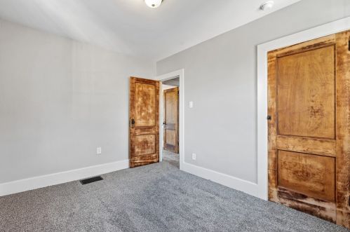 1433 Mervin Ave, Pittsburgh PA  15216-2028 exterior