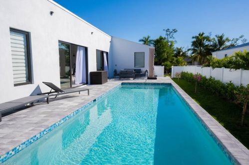 3175 Karen Dr, Naples, FL 34112-7364