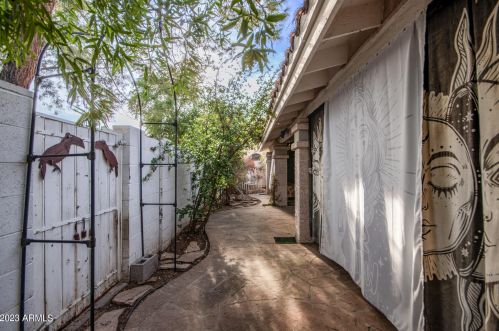 7035 28th Dr, Phoenix AZ 85051-4024 exterior