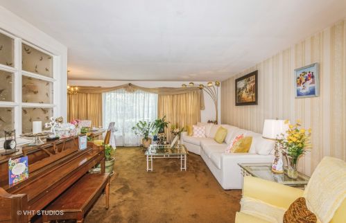 9536 Clyde Ave, Chicago, IL 60617-4877