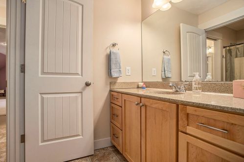 7180 Inverness Dr, Kalamazoo MI 49009-3935 exterior