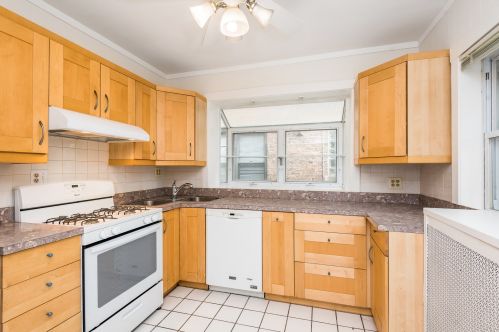 6645 Campbell Ave, Chicago IL 60645-5018 exterior