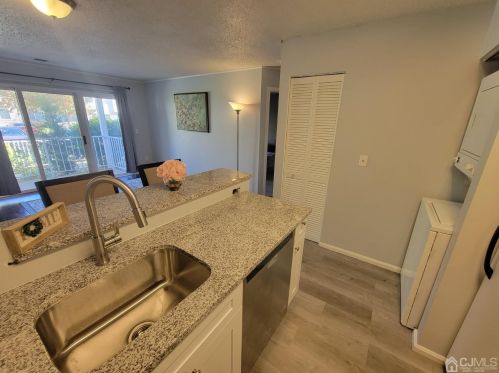 516 Edpas Rd, New Brunswick NJ 08901-3808 exterior