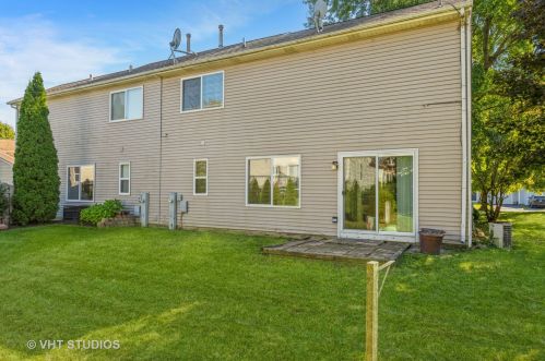 2305 Aspen Dr, Bull Valley IL 60098-6906 exterior