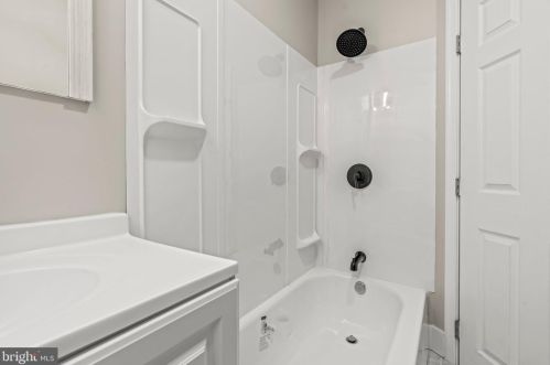 4039 6 St, Philadelphia PA 19140-2502 exterior