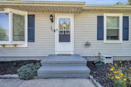 365 Western Blvd, Berkeley Township NJ  08721-2855 exterior