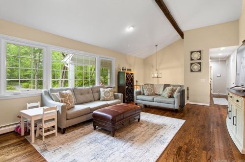 100 Haviland Rd, Ridgefield CT  06877-2821 exterior