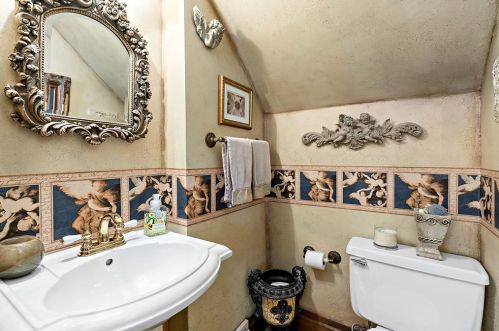 654 Bower Hill Rd, Pittsburgh PA 15243-2040 exterior