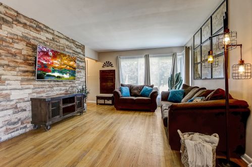 9148 Central Park Ave, Chicago, IL 60805-1463