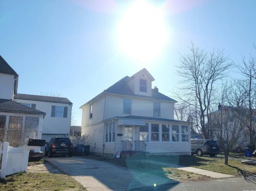 59 Neck Ct, Babylon, NY 11704-7506