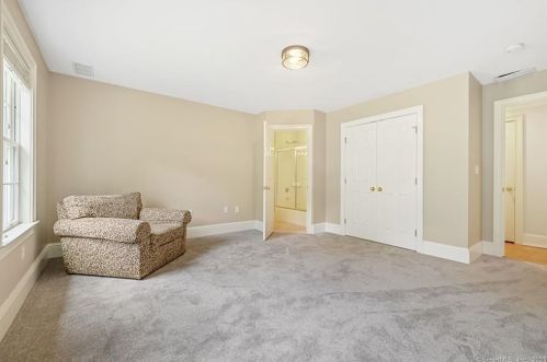 2 Farmington Rdg Dr, Farmington CT 06032-2456 exterior