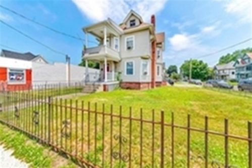 257 Broadway St, Chicopee MA 01020-2604 exterior