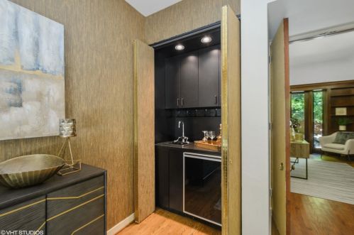 1442 Astor St, Chicago IL  60610-1615 exterior