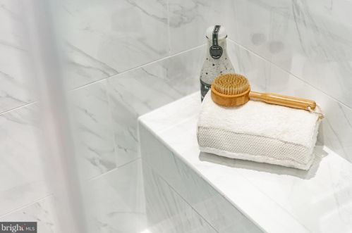 10326 Grosvenor Pl, Rockville MD 20852 exterior