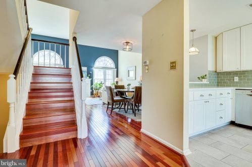 7041 Chesley Search Way, Alexandria VA 22315-4754 exterior