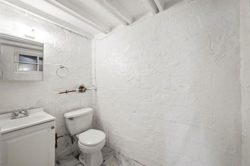 60 Chapel Dr, Pittsburgh PA  15237-2518 exterior