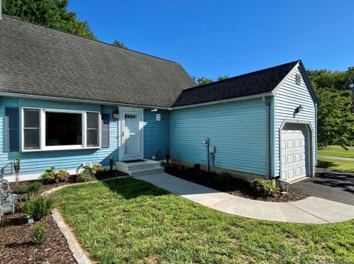 22 Bridle Path Ln, Manchester CT 06042-8303 exterior