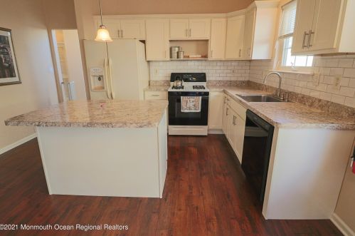 11 Arcadia Dr, Lakehurst NJ 08759-6161 exterior