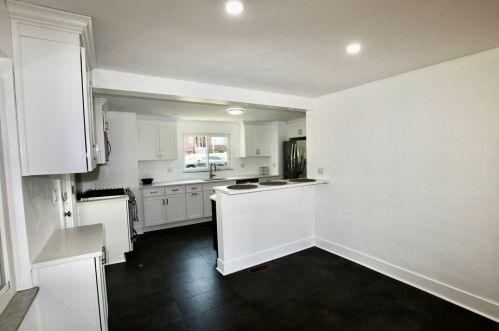 2351 Allender Ave, Pittsburgh PA 15220-3903 exterior