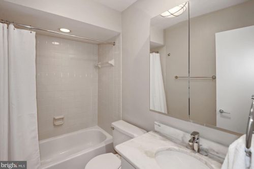 1678 Oak St, Washington DC 20010-1818 exterior