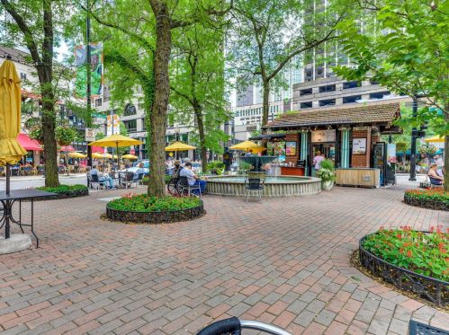 1030 State St, Chicago IL 60605-2203 exterior