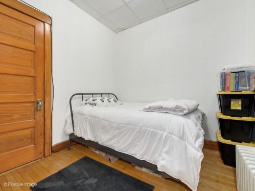 2008 Addison St, Chicago IL 60618-6102 exterior