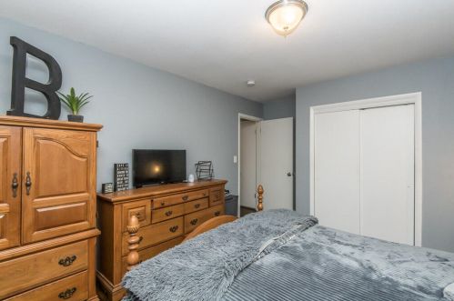 6045 Lincoln Crk Dr, Milwaukee WI 53218-4938 exterior