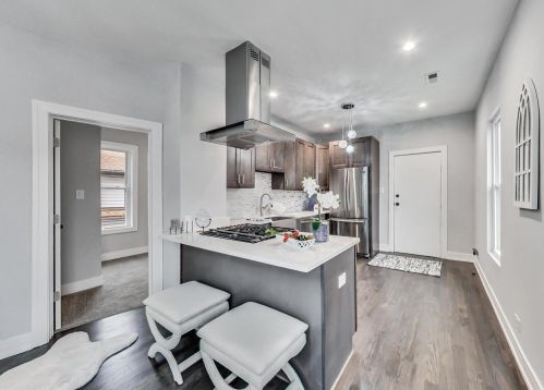 245 13 Ave, Broadview IL 60153-1407 exterior