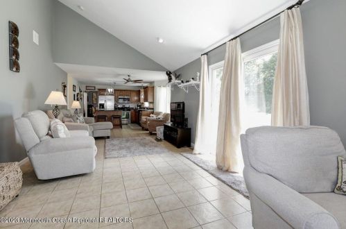 52 Pelican Dr, Berkeley Township NJ 08721-1654 exterior