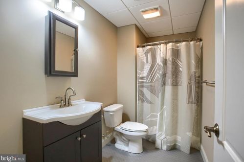 43 Midway Farms Ln, Lancaster PA 17602-2671 exterior