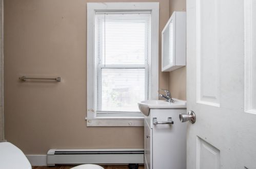 57 Fox St, Worcester MA 01604-4331 exterior