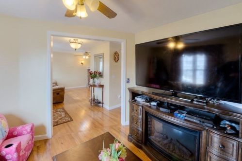 9 Quaker Rd, Worcester MA 01602-2298 exterior