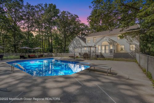 5 Dickens Ct, Jackson Twp NJ  08527-2844 exterior