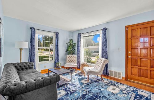 8430 Concordia Ave, Milwaukee, WI 53222-3722