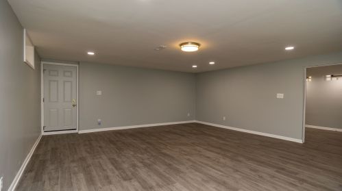 1901 Sunnyside Ave, Chicago IL 60630-3923 exterior