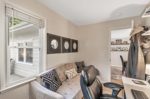 8125 Lk Wood Dr, Kalamazoo MI 49002-4338 exterior