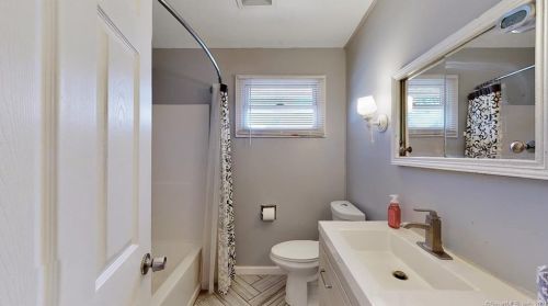 1 Mdw Rd, Enfield CT 06082-6003 exterior