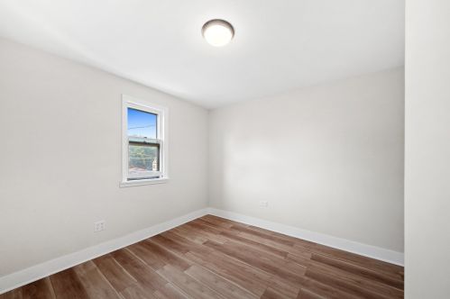 8642 Kingston Ave, Chicago IL  60617-2439 exterior