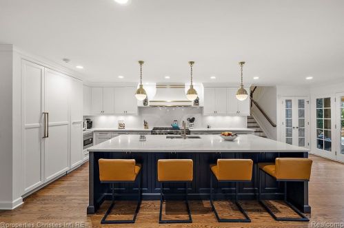 1174 Lakeside Dr, Bham MI 48009-1381 exterior