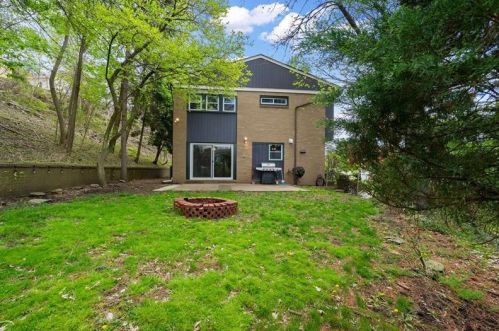 3927 Blvd Dr, Pittsburgh PA 15217-2619 exterior