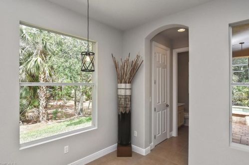 12687 Biscayne Ct, Naples FL 34105-4935 exterior