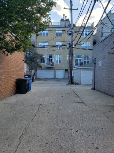 3217 Southport Ave, Chicago IL 60657-3228 exterior