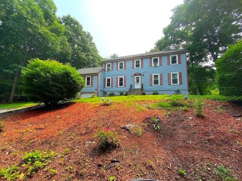 675 Foster St, North Andover, MA 01845-1403