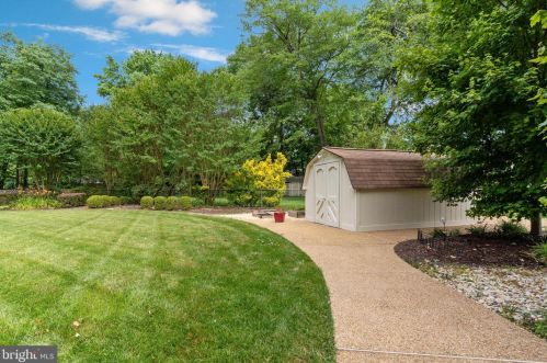 9208 Frst Hvn Dr, Alexandria VA 22309-3216 exterior