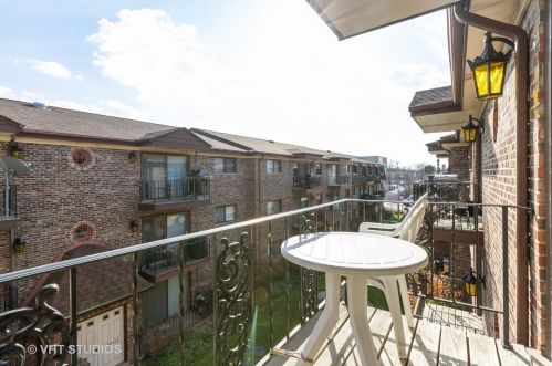 6453 Northwest Hwy, Chicago IL 60631-1476 exterior