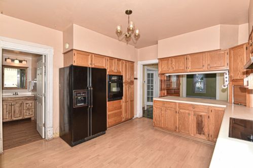 1109 18 St, Milwaukee WI 53233-1131 exterior