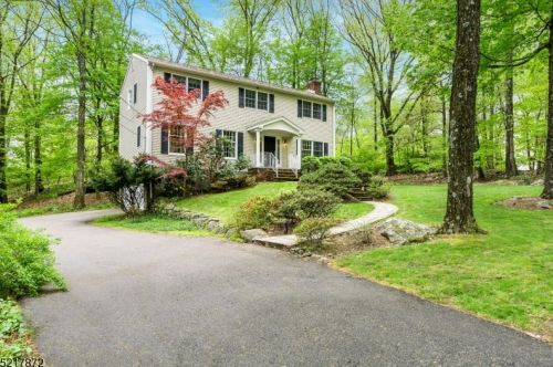 19 Chilhowie Dr, Kinnelon, NJ 07405-3201