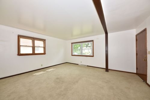 4572 14th St, Milwaukee, WI 53221-2845