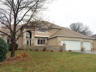 4853 Four Seasons Dr, Saint Paul, MN 55122-3325