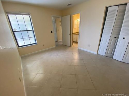 1526 Talbrook Ct, Fort Pierce FL 34952-4280 exterior